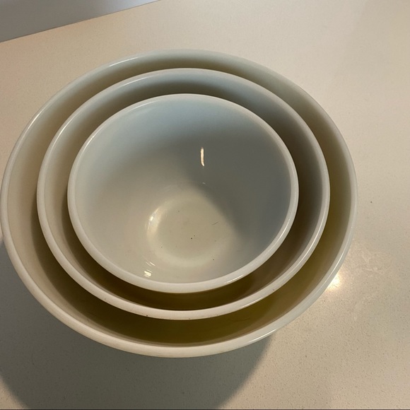 *SOLD* Vintage Pyrex Forest Fancies Bowl Set - Picture 3 of 7